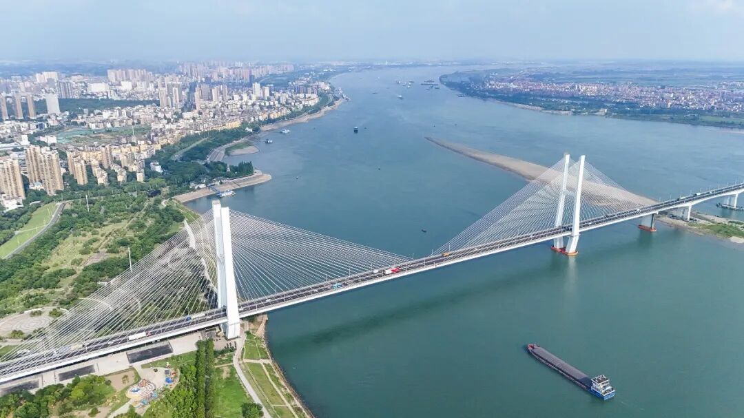 荆州港，正式迈入“亿吨大港”时代！