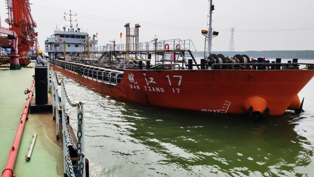 荆州港，正式迈入“亿吨大港”时代！