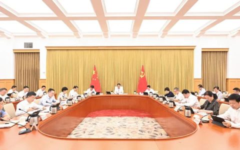 市政府召开党组（扩大）会议，深入学习贯彻习近平总书记在中央政治局民主生活会上的重要讲话精神