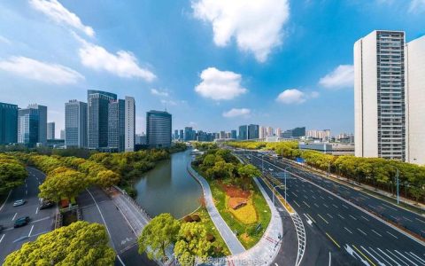 加快建成高品质宜居宜业中心城区