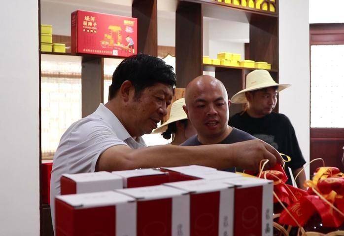 两座山，一条路！“闵黑子”的二十年“共富”笔记