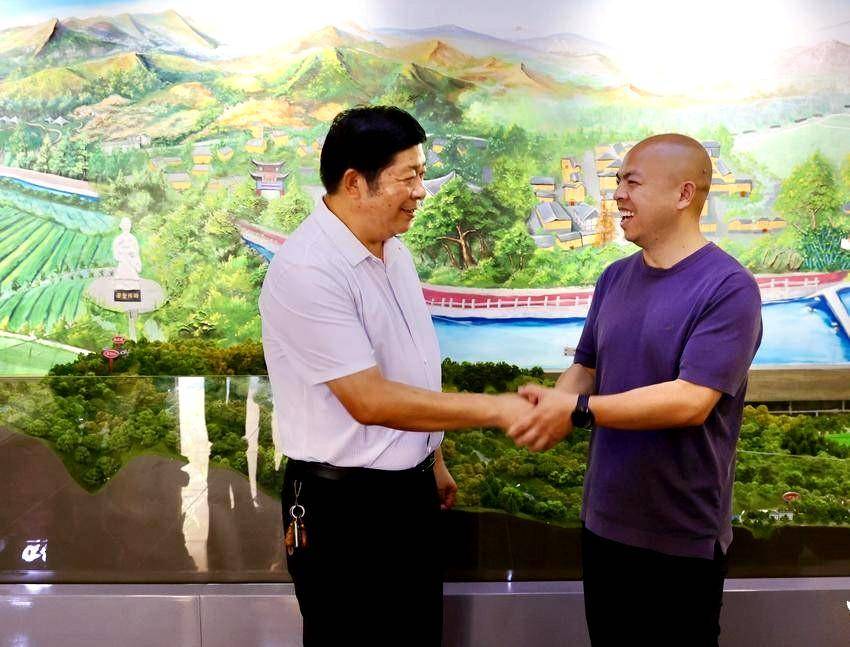 两座山，一条路！“闵黑子”的二十年“共富”笔记