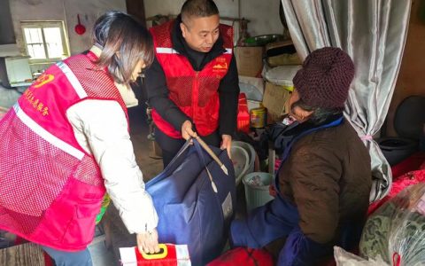 冬日送温暖　护薪暖民心