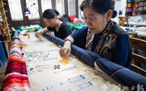 非遗不设界！外国留学生的东方婚书里藏着大冶刺绣的丝路奇缘