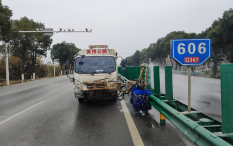 黄州交通公路部门清雪除冰保公路安畅
