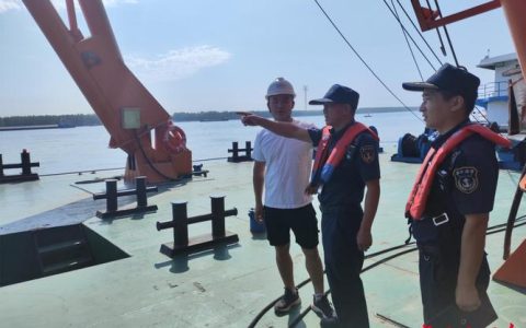 荆州海事：精准护航桥梁施工安全 全力服务发展需要