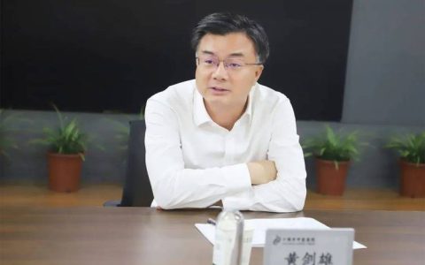 黄剑雄在猇亭区调研