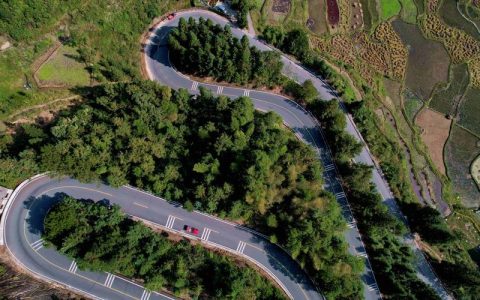 “四好农村路”串起好“枫”景