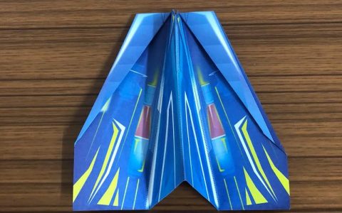 这架纸飞机，带你穿越这五年的幸福瞬间