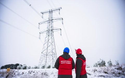 雪中坚守：绿杨供电所巡线保安全