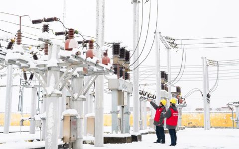 黄冈供电公司全力以赴战冰雪保供电