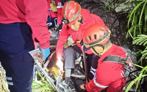 冰冻之夜老人走失 黄州民警紧急救援