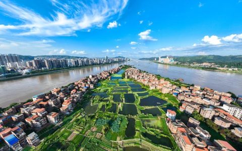 一河碧水润山城　两岸锦绣惠民生