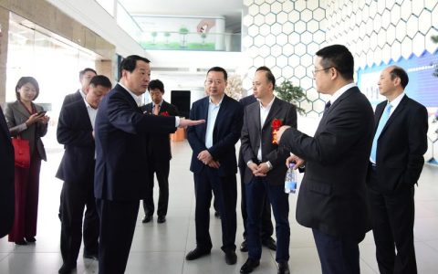 盛阅春熊征宇会见亚厦控股董事长丁欣欣等企业家