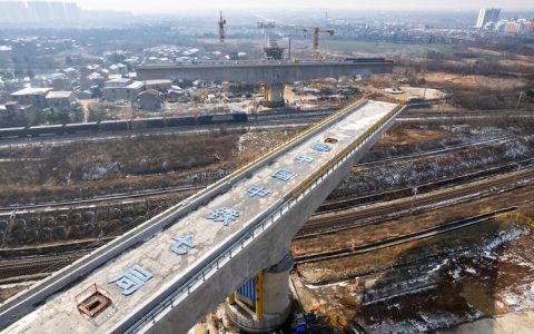 合武高铁跨越武汉枢纽京广货线