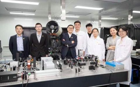 强磁场中心于海滨教授团队在非晶态材料动力学与电子结构方面取得研究新进展