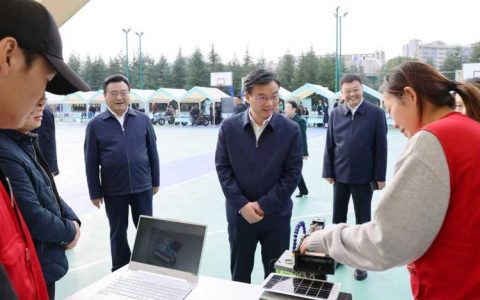 黄剑雄与中央广播电视总台湖北总站调研组座谈