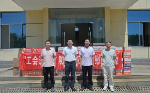 甘国栋深入企业开展“两节”期间市场主体走访活动