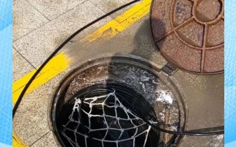 多方联动解难题 小区井盖换新保安全