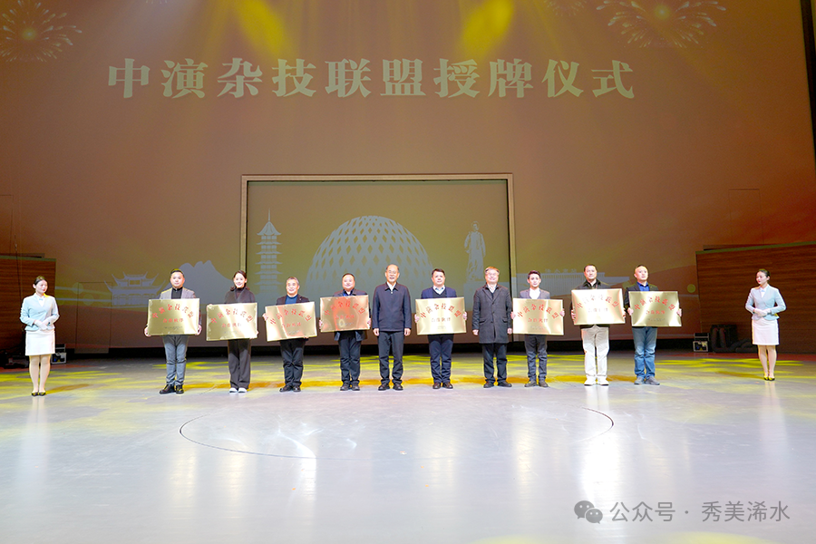 中演杂技联盟浠水首演 八省市顶尖绝活震撼全场