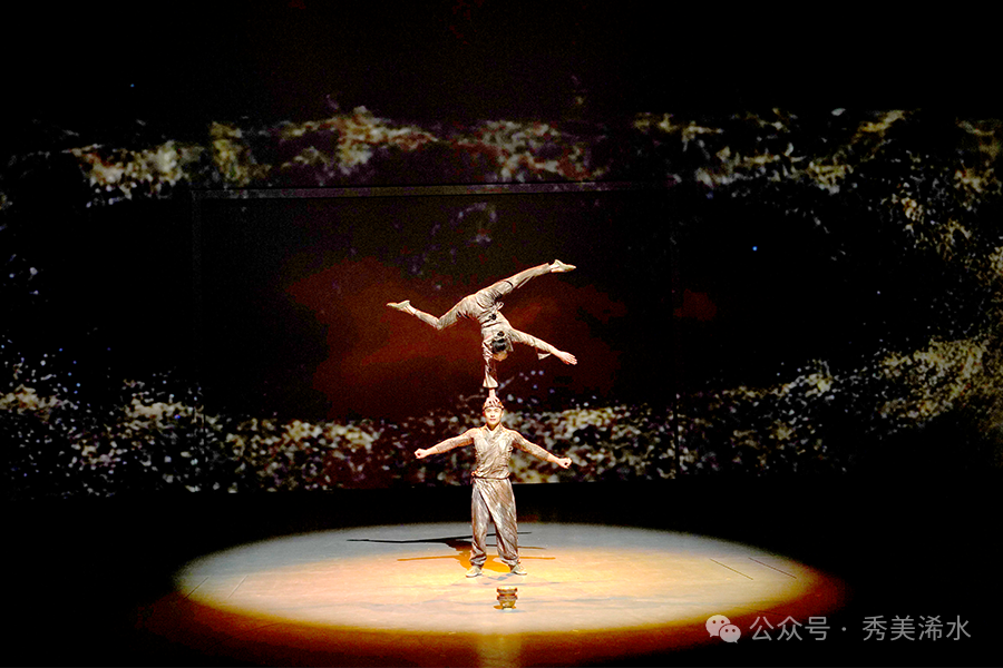 中演杂技联盟浠水首演 八省市顶尖绝活震撼全场