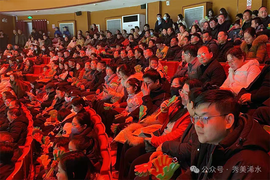 中演杂技联盟浠水首演 八省市顶尖绝活震撼全场