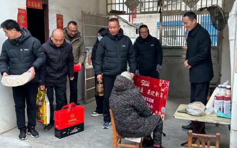 企业献大爱 武穴市兰州社区走访慰问困难群众