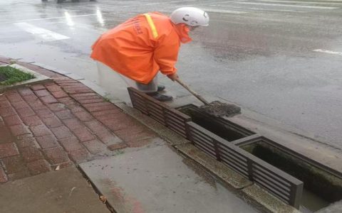 葛店经开区全力应对雨雪天气
