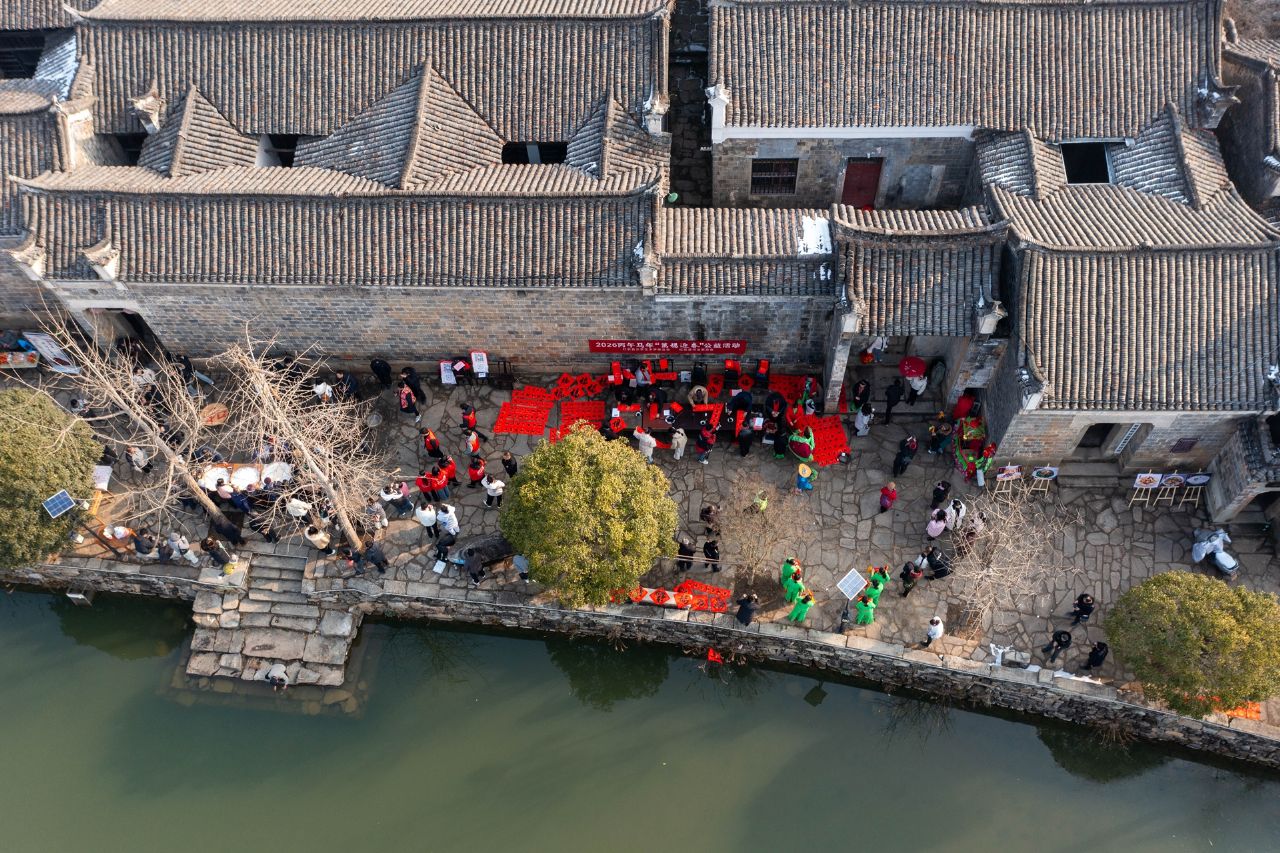 红安县新春民俗活动热闹非凡