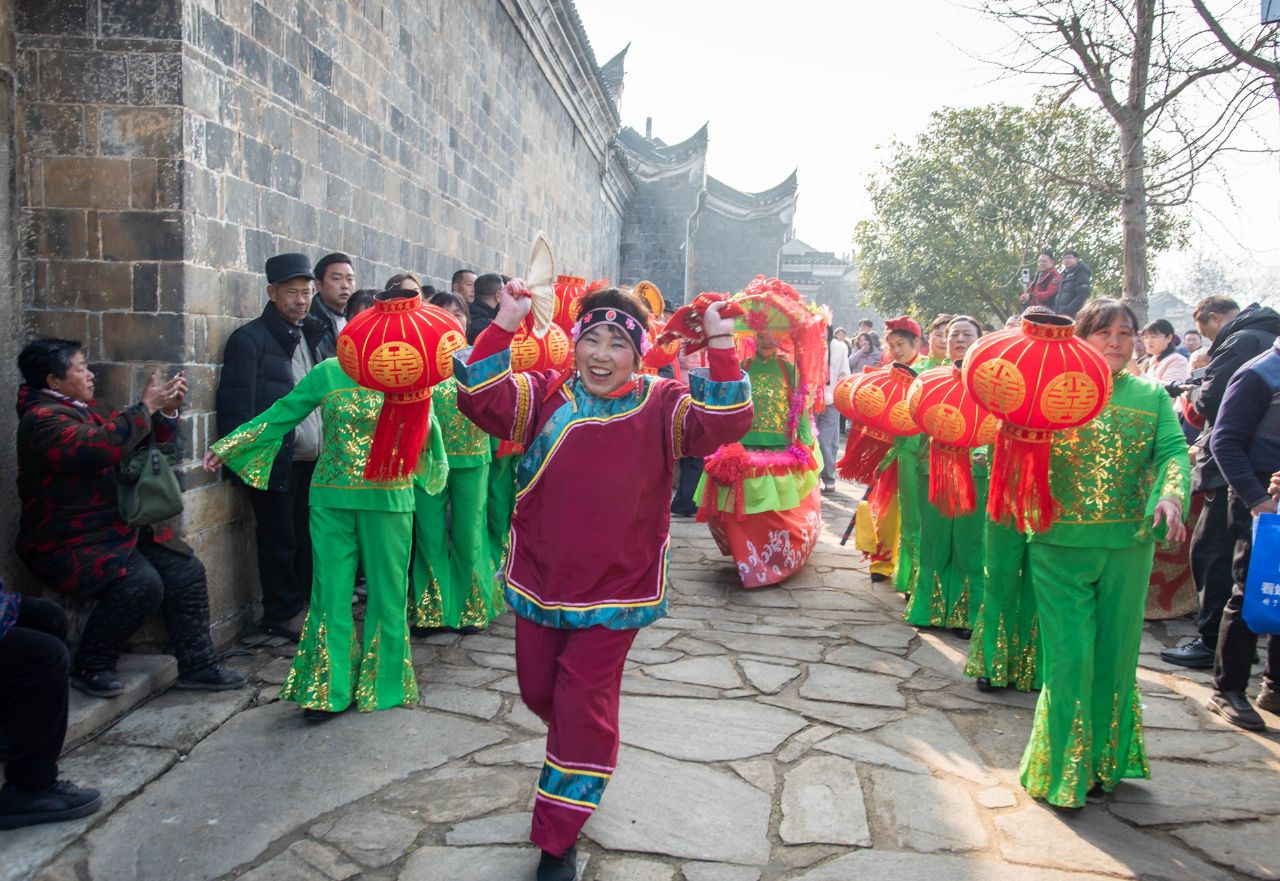 红安县新春民俗活动热闹非凡