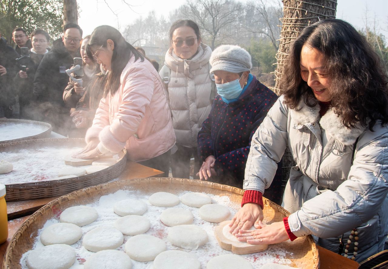 红安县新春民俗活动热闹非凡