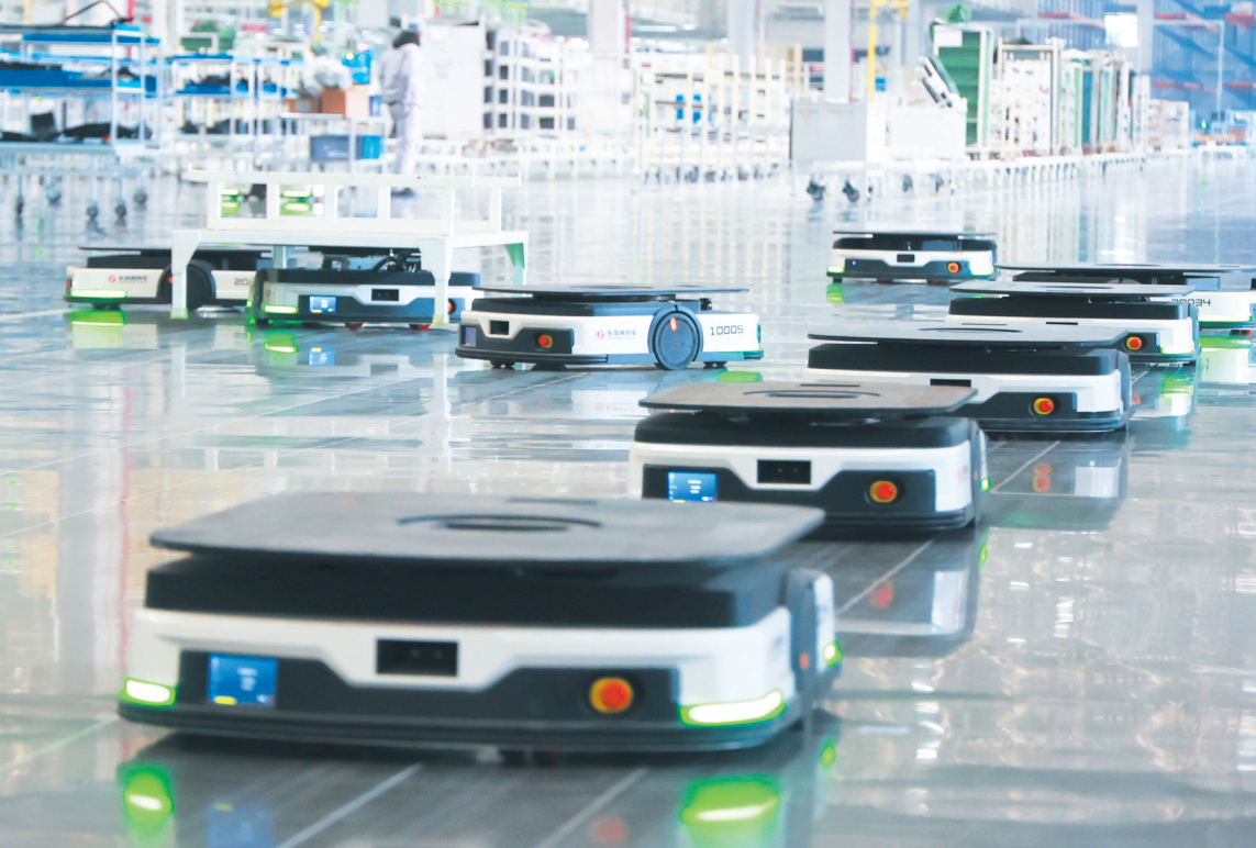 288台机器人“舞动”智慧工厂——东风商用车D600项目在十堰正式投产