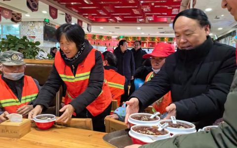 市总工会开展关爱新业态劳动者腊八送粥活动