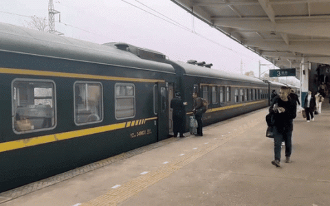 时隔八年，动车组重回黄石站