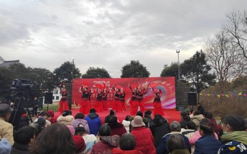 高石碑镇举行新春文艺汇演