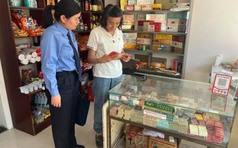 通山县烟草专卖局主要负责人带队走访卷烟市场