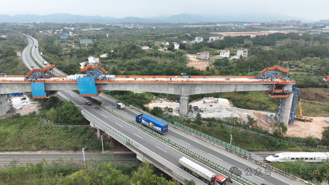 麻城：心织路网千重锦 途连民生万里春