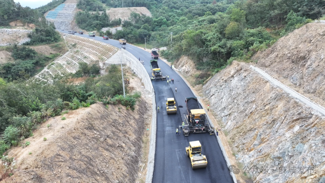 麻城：心织路网千重锦 途连民生万里春