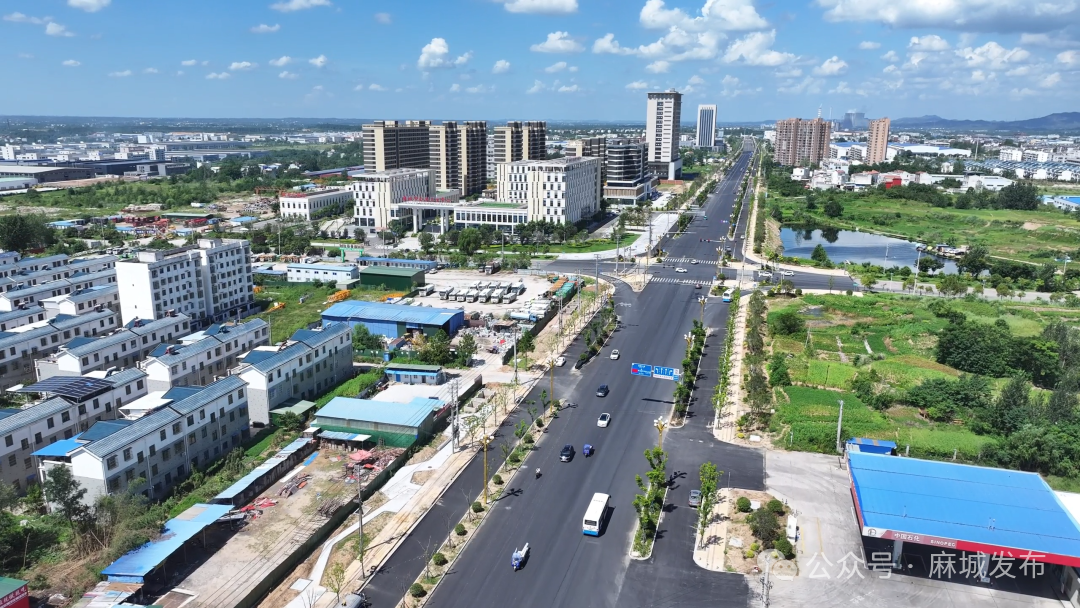 麻城：心织路网千重锦 途连民生万里春