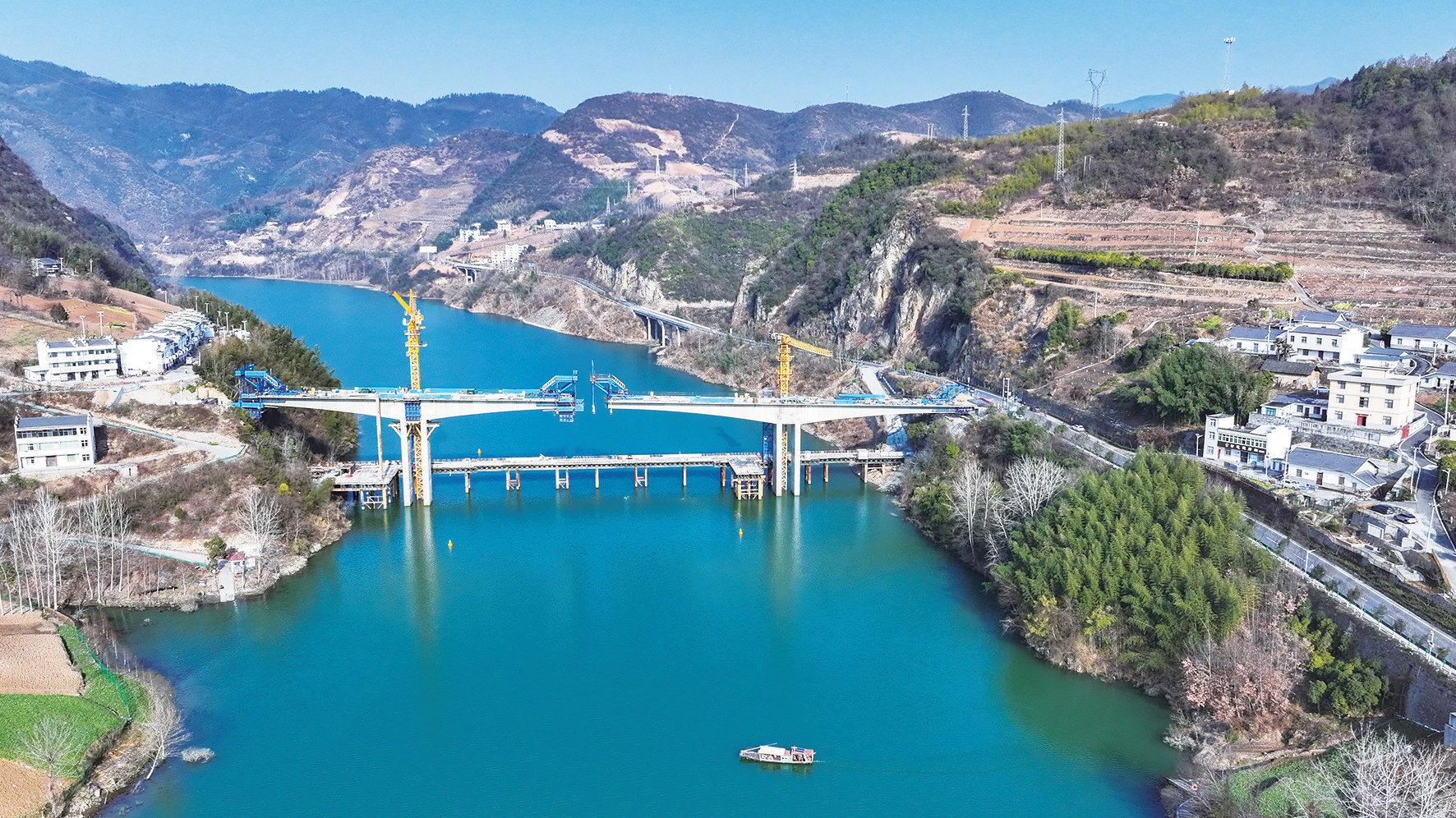 钦峪堵河大桥主体即将合龙