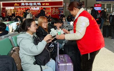十堰“暖冬行动”招募春运志愿者
