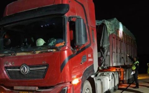 2025年荆门查处超限车辆1874台