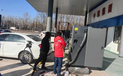 严把安全关 崇阳70余名加油站员工集中“充电”