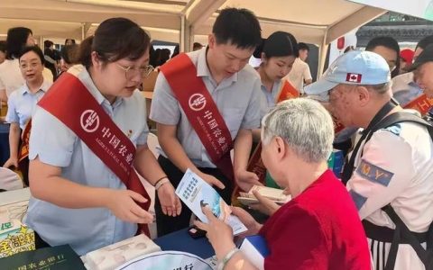 农行潜江分行开展“汇聚金融力量共创美好生活”宣传活动