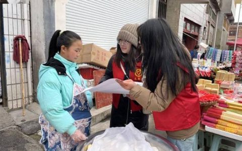 参与暖心帮扶服务 宣传冬季安全知识 这群返乡大学生社会实践活动做得实