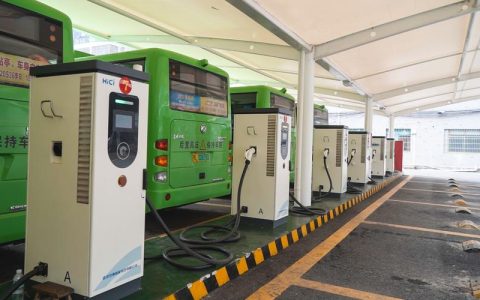 “六位一体”服务 赋能绿色出行 崇阳新能源汽车商城二月启用