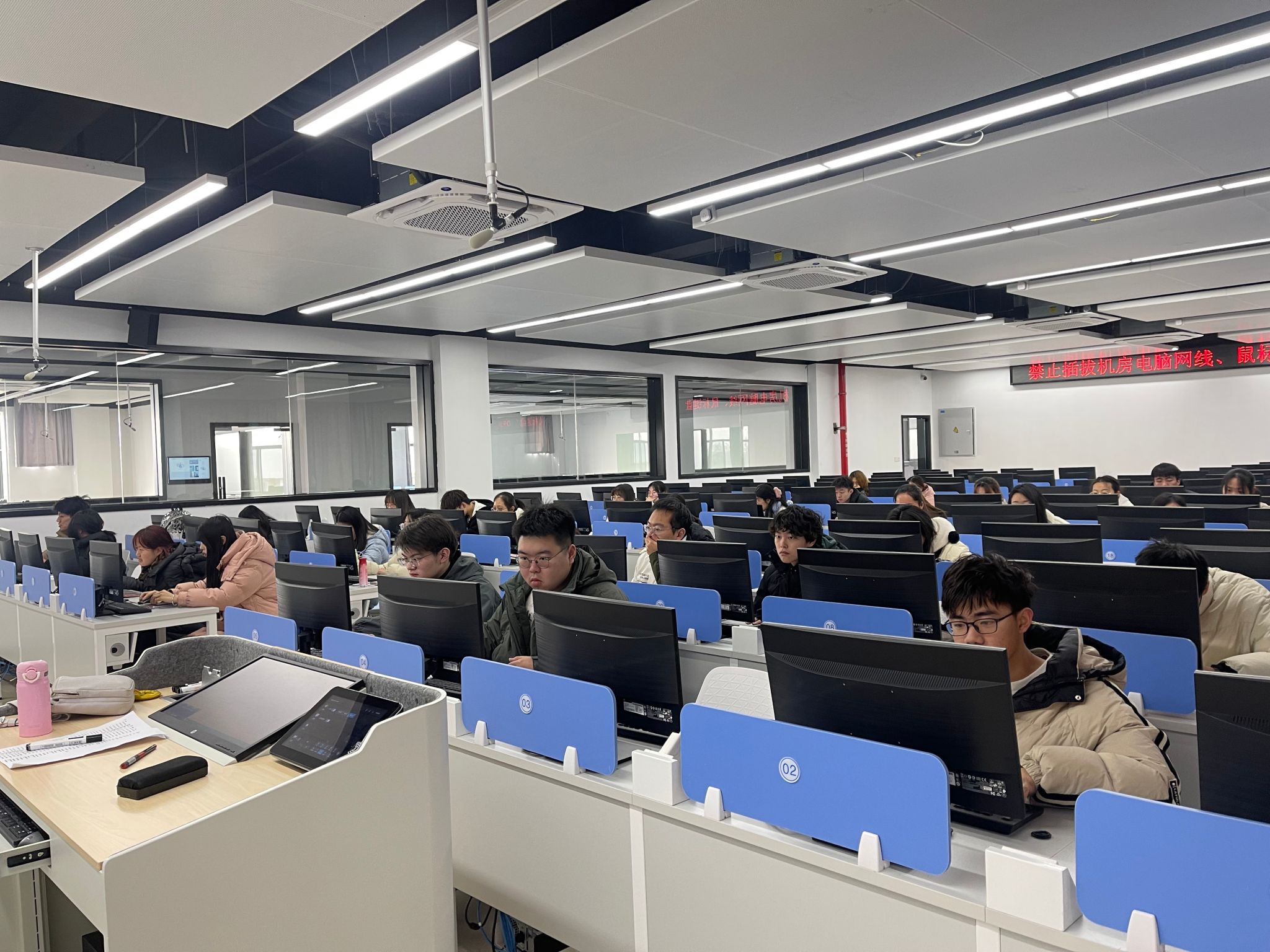 信息学院就“5+X”数据科学微专业建设答记者问