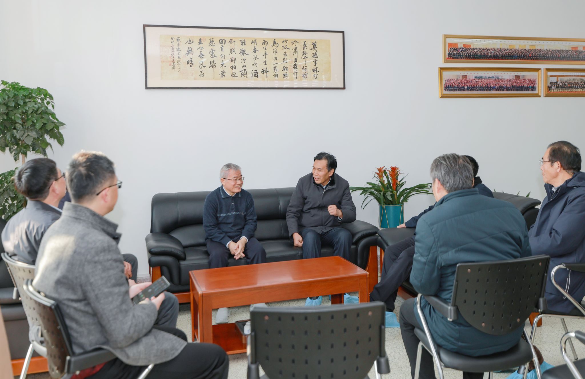 武汉生物工程学院理事长、校长余毅一行来校调研