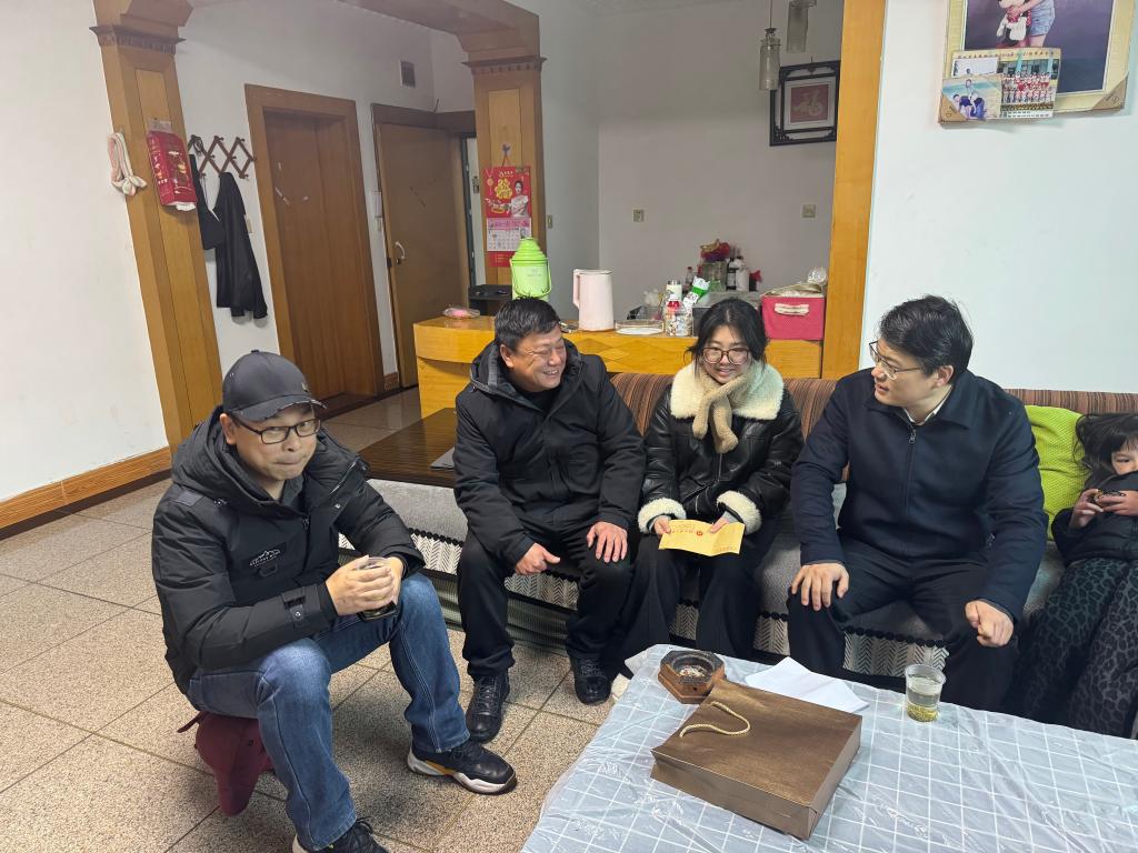 寒冬送温暖 真情助成长——湖北理工学院开展走访慰问学生活动