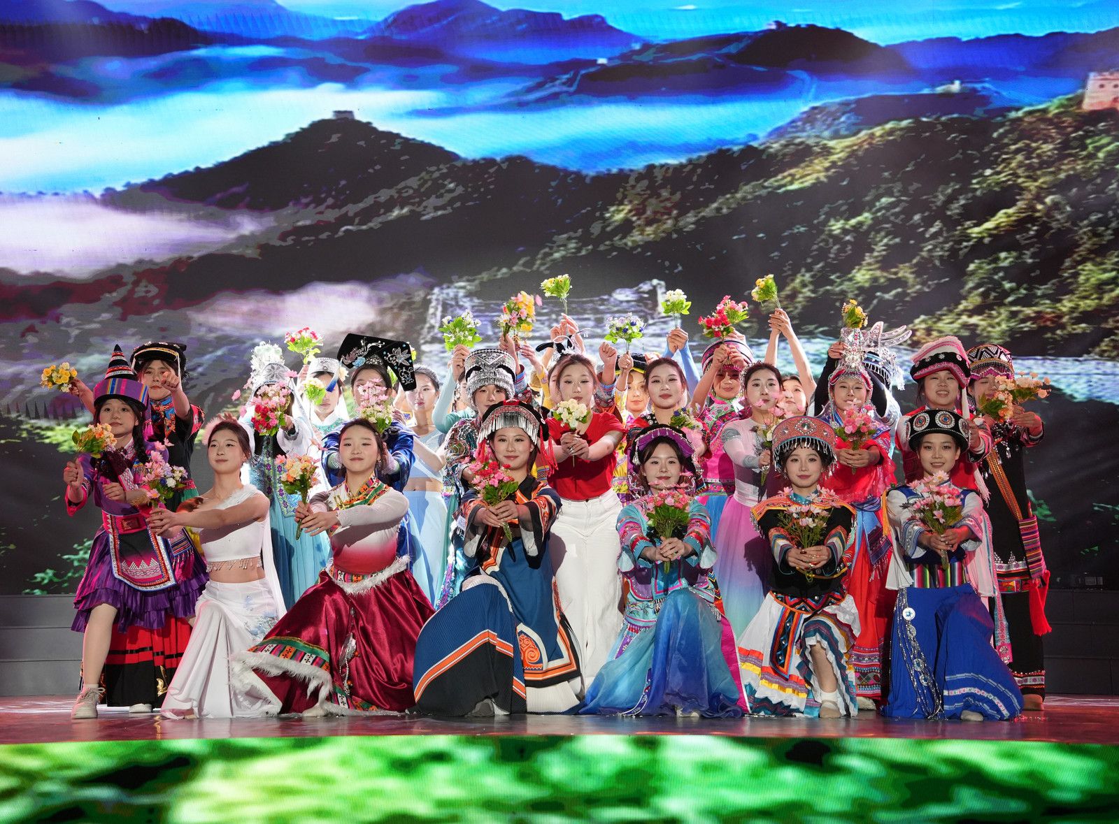 三峡大学举办“拾光·再出发”大思政课暨青春故事会